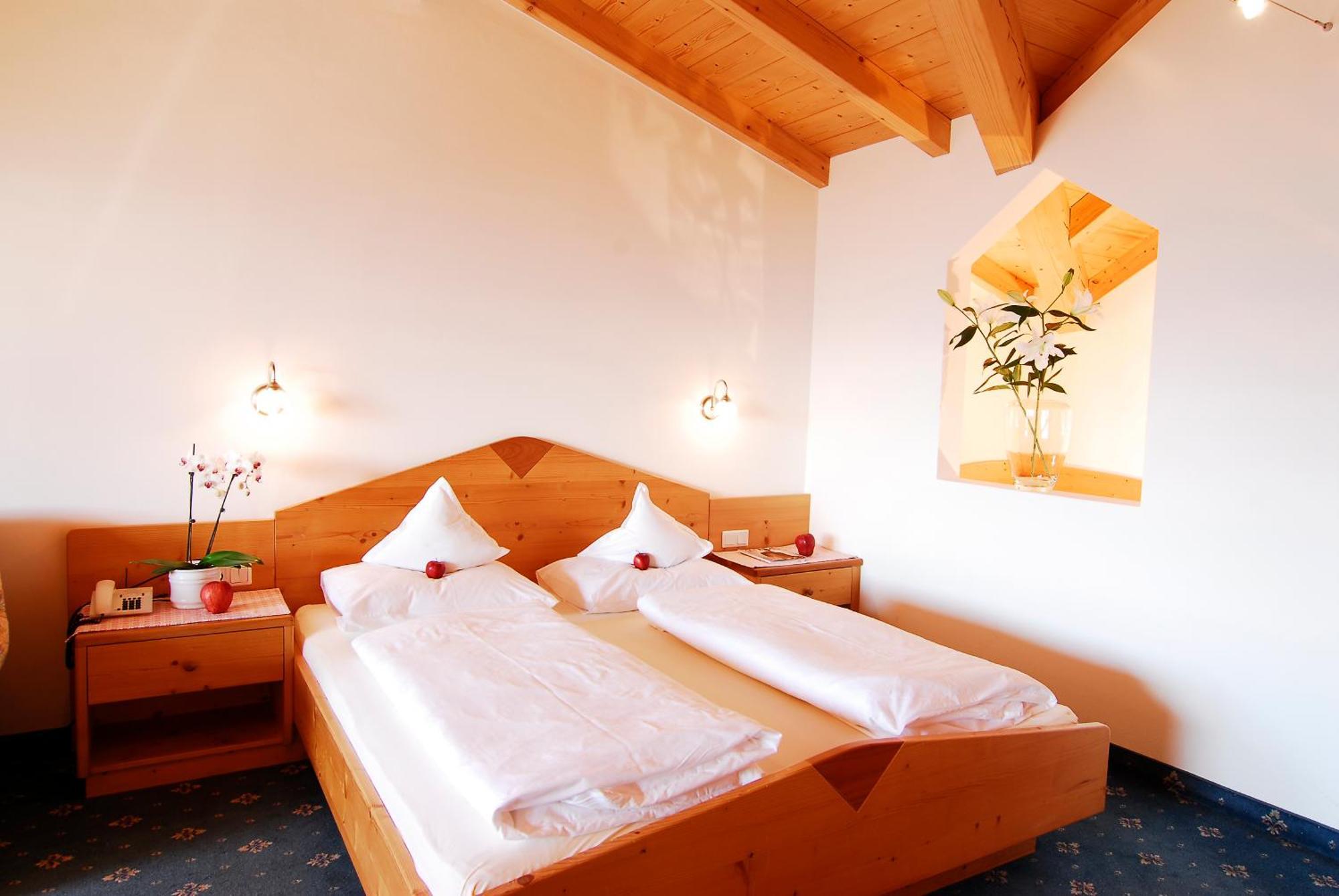 Small Hotel Sonne Тироло Экстерьер фото